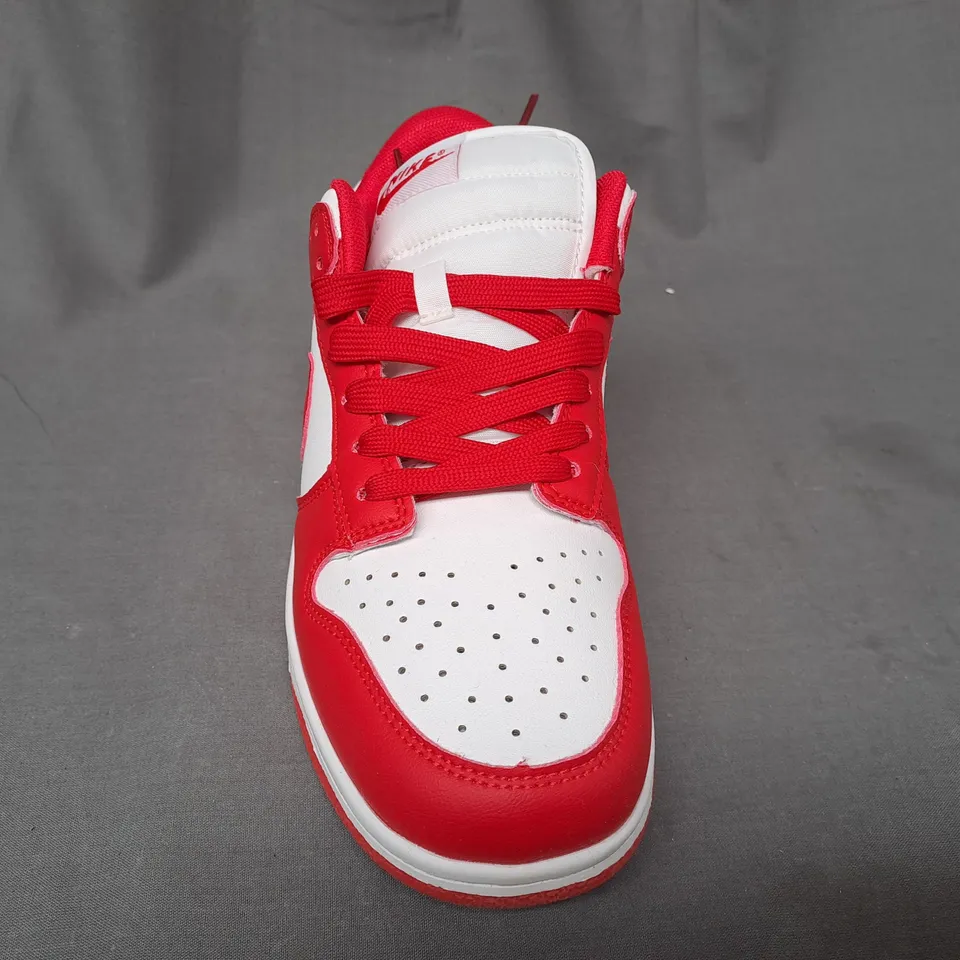 BOXED PAIR OF NIKE SHOES IN RED/WHITE UK SIZE 8