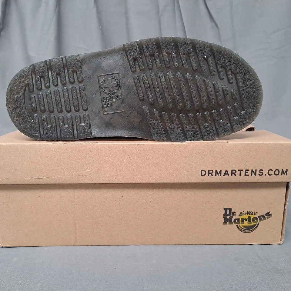 BOXED PAIR OF DR MARTENS JORGE II GA SHOES IN BLACK UK SIZE 6