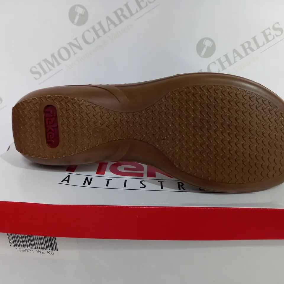 BOXED RIEKER SANDLES IN WHITE SIZE 6