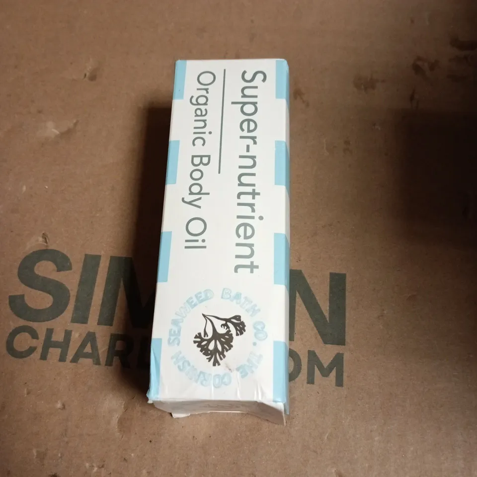 APPROXIMATELY 18 ASSORTED COSMETIC ITEMS INCLUDING super nutrient organic body oil , pha toner and hairburst shampoo 