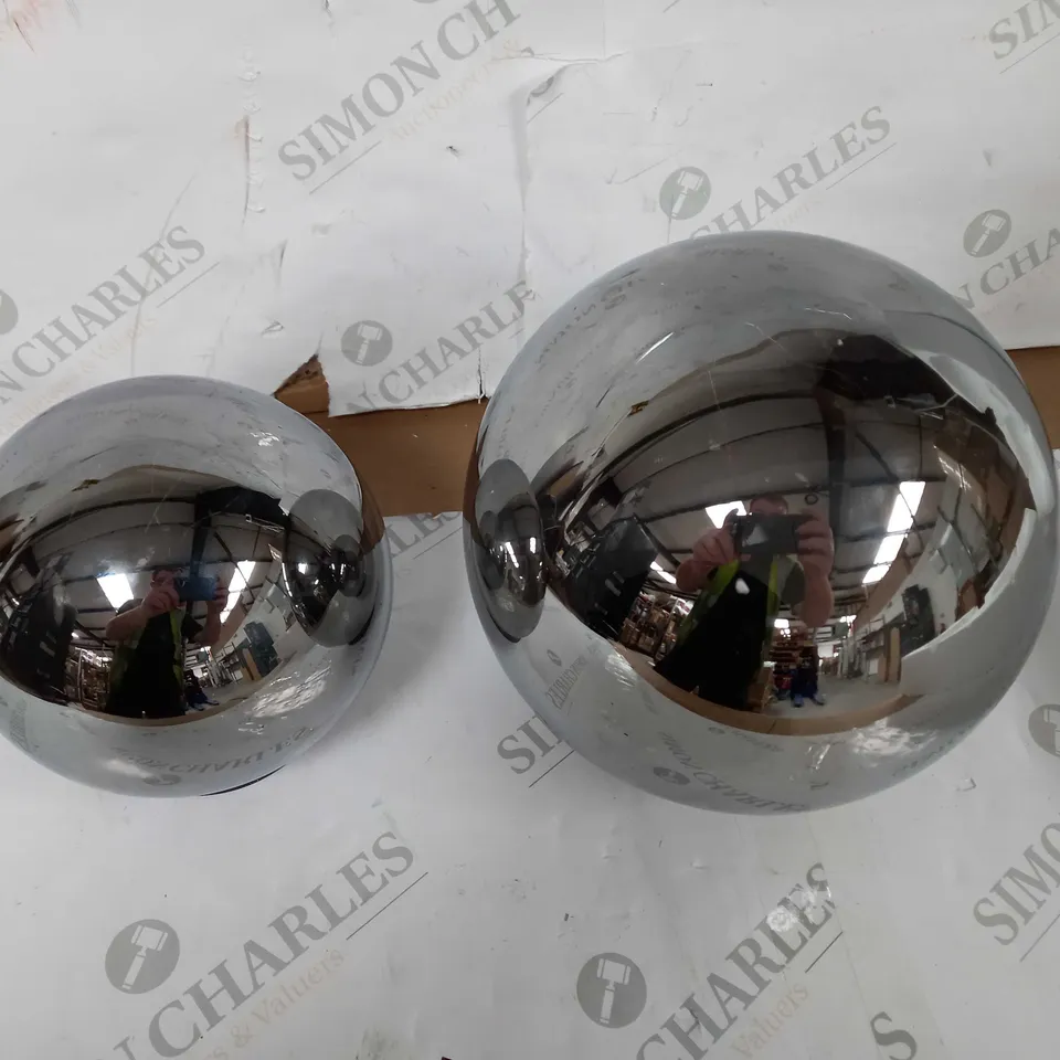 BOXED KELLY HOPPEN SET OF 2 INDOOR OUTDOOR PRELIT GLASS DECOR - REFLECTIVE ORBS
