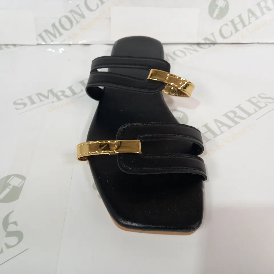 BOXED PAIR OF DESIGNER OPEN TOE FLAT SANDALS IN BLACK/METALLIC GOLD EU SIZE 36