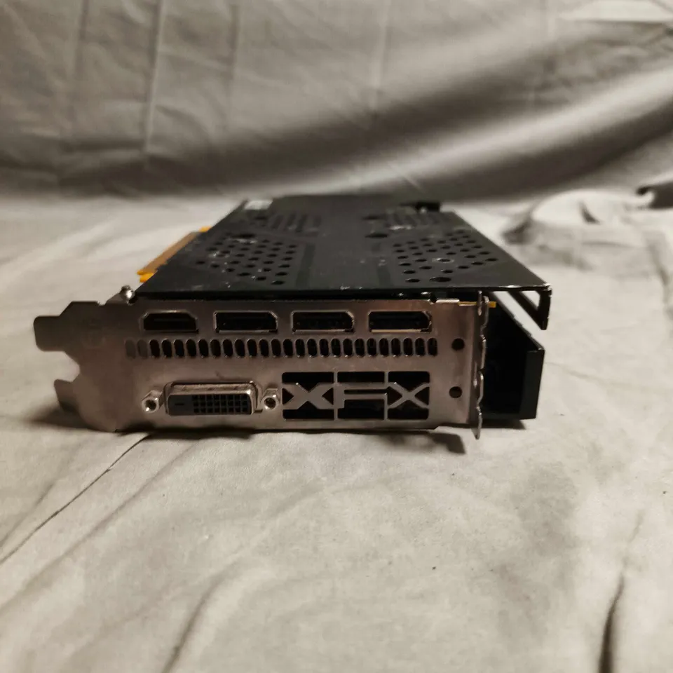 XFX GRAPHICS CARD – DUAL FANS 