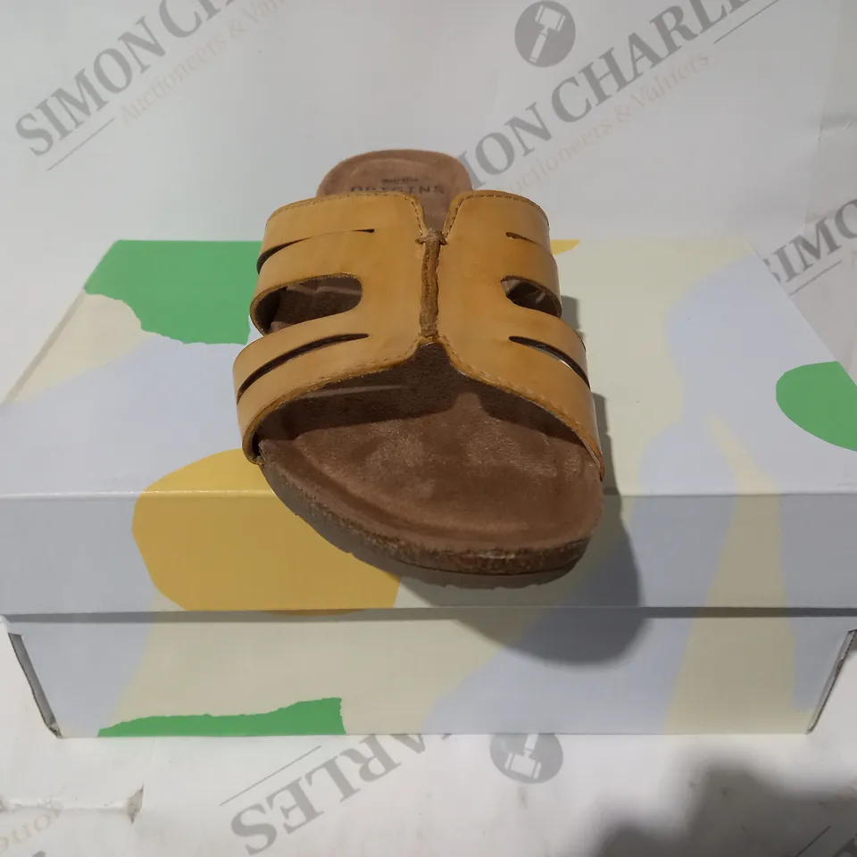 BOXED PAIR OF EARTH ORIGINS OPEN TOE SANDALS IN TAN UK SIZE 3