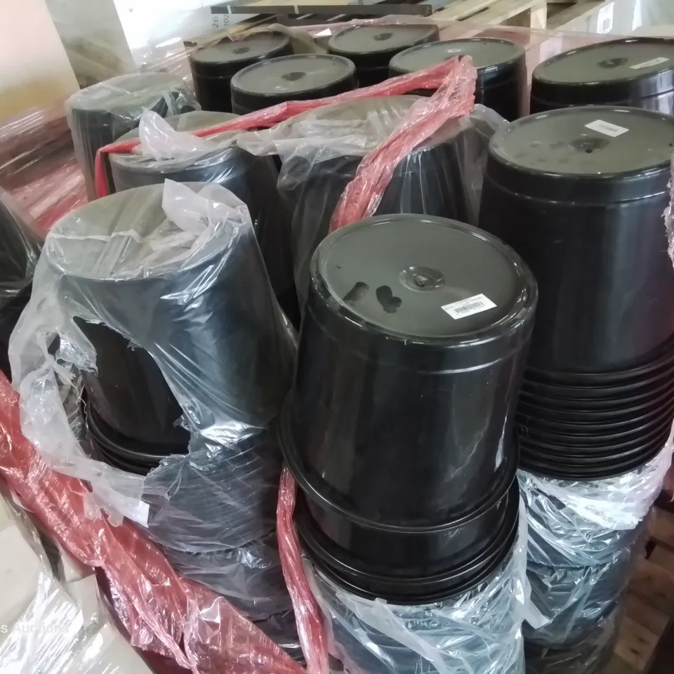 PALLET OF APPROXIMATELY 470 BLACK BINS 14L
