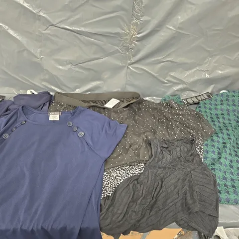 APPROXIMATELY 15 ASSORTED CLOTHING ITEMS IN VARIOUS SIZES, COLOURS & STYLES TO INCLUDE TOPS, SKIRTS, TROUSERS, ETC - COLLECTION ONLY