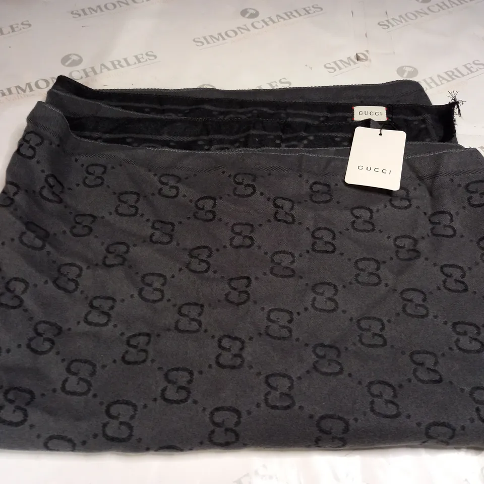 BLACK/GREY GUCCI SCALF