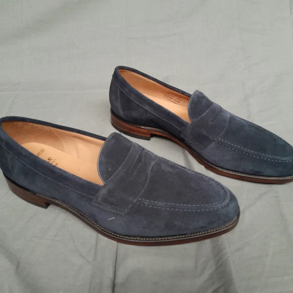 BOXED PAIR OF LOAKE IMPERIAL NAVY SUEDE LOAFER SIZE 11 