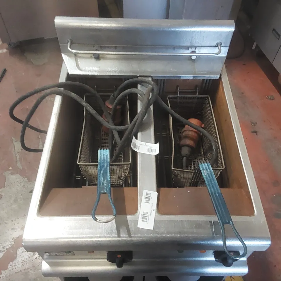 LINCAT ELECTRIC COMMERCIAL DOUBLE DEEP FAT FRYER