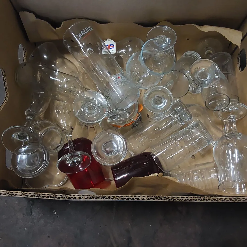 BOX OF ASSORTED GLASSWARE PRODUCTS TO INCLUDE: WINE GLASSES, TALL DRINKS GLASSES, BEER GLASSES ECT - QUANTITY UNSPECIFIED 