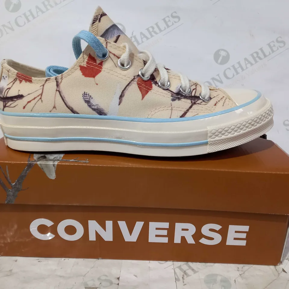 BOXED PAIR OF CONVERSE GOLF SHOES IN SAND COLOUR W. WOODLAND DESIGN UK SIZE 5