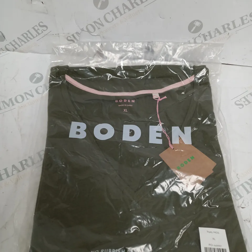 BODEN V-NECK T-SHIRT SIZE XL