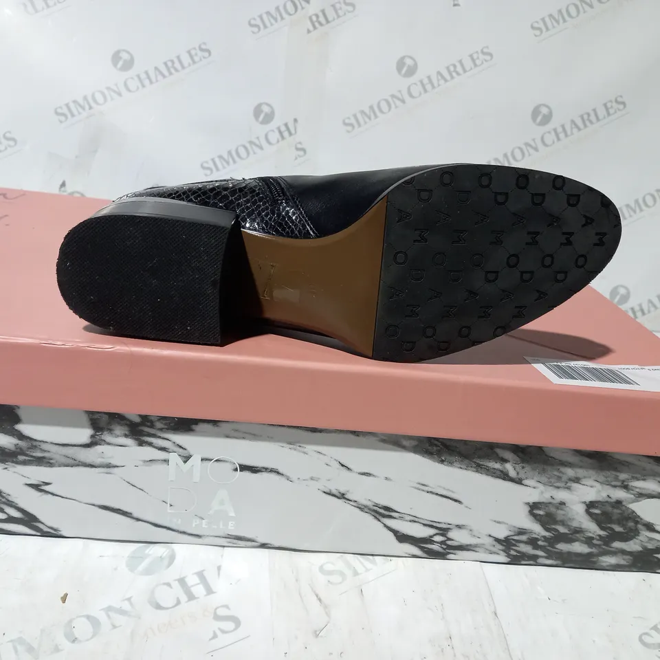 BOXED PAIR OF MODA IN PELLE TAMARRA KNEE BOOTS IN BLACK UK SIZE 7