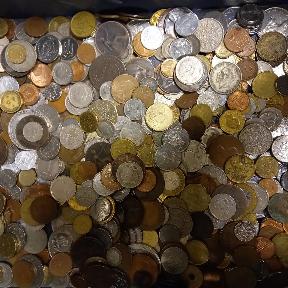 LOT OF APPROXIMATELY 150 ASSORTED COINS