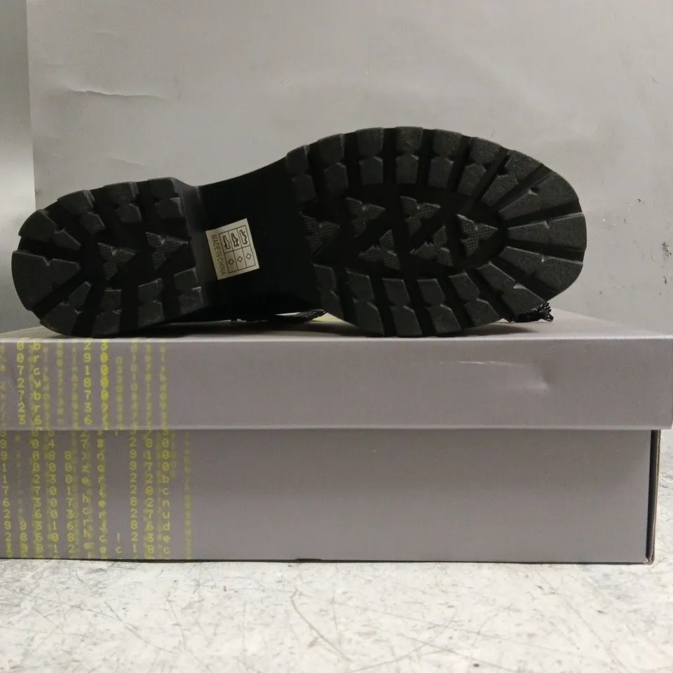 BOXED PAIR OF KOI TIRA GOTHIC MARY JANES WITCH BABY EDITION IN BLACK SIZE UK 6