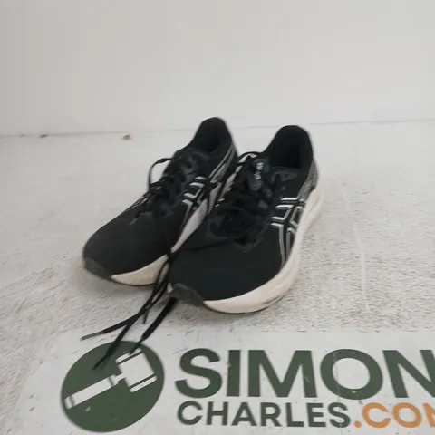 ASICS RUNNING SHOES – BLACK/GREY, PAIR, SIZE 7.5
