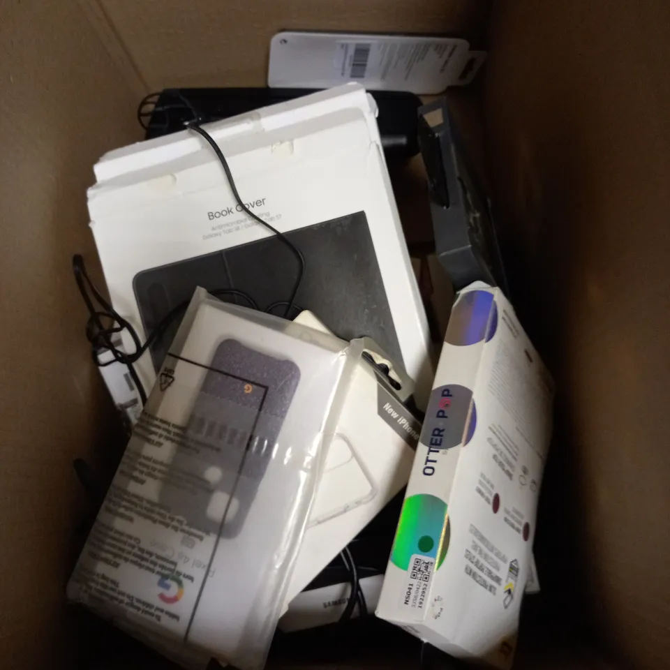 BOX OF APPROX 20 ELETRICAL ITEMS AND ACCESSORIES TO INCLUDE SONY PSVR PROCESSOR UNIT, OTTER+POP PHONE CASE FOR GALAXY S20 AND QUADLOCK BIKE KIT FOR IPHONE 7 PLUS