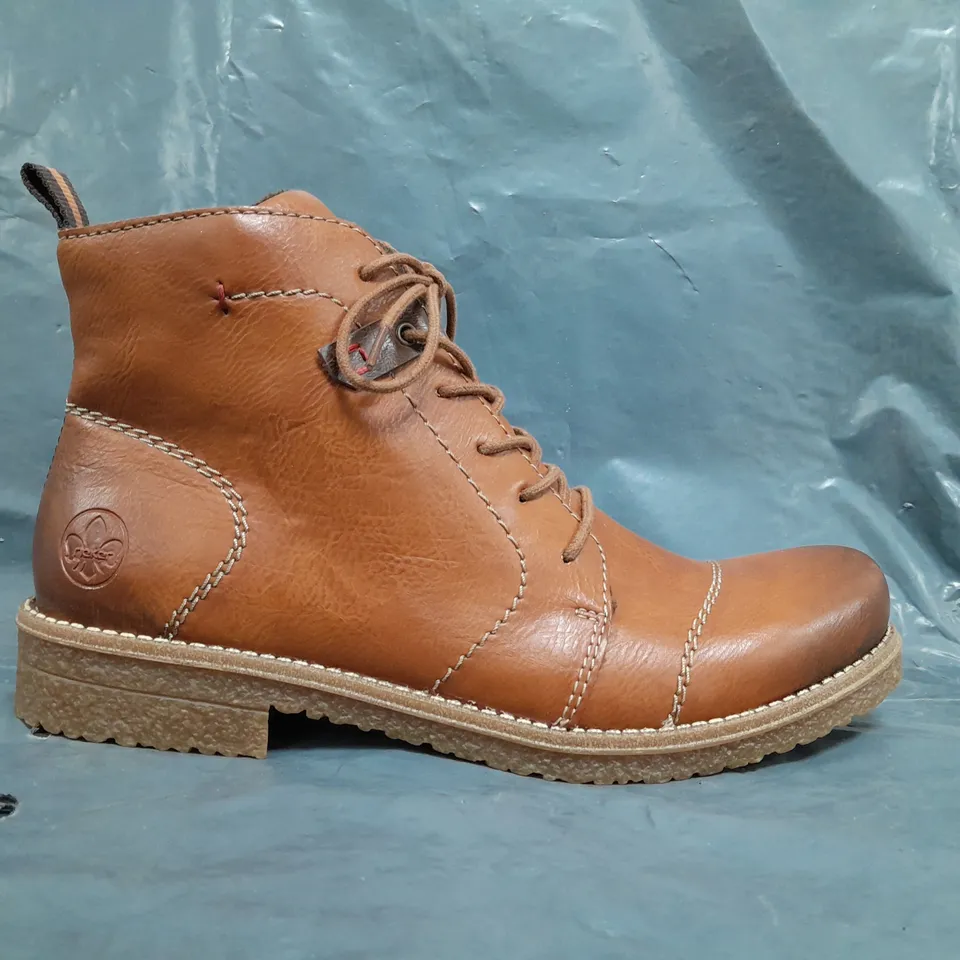 BOXED PAIR OF RIEKER ANKLE BOOTS IN TAN SIZE EU 41