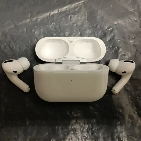 APPLE AIRPODS EARBUDS