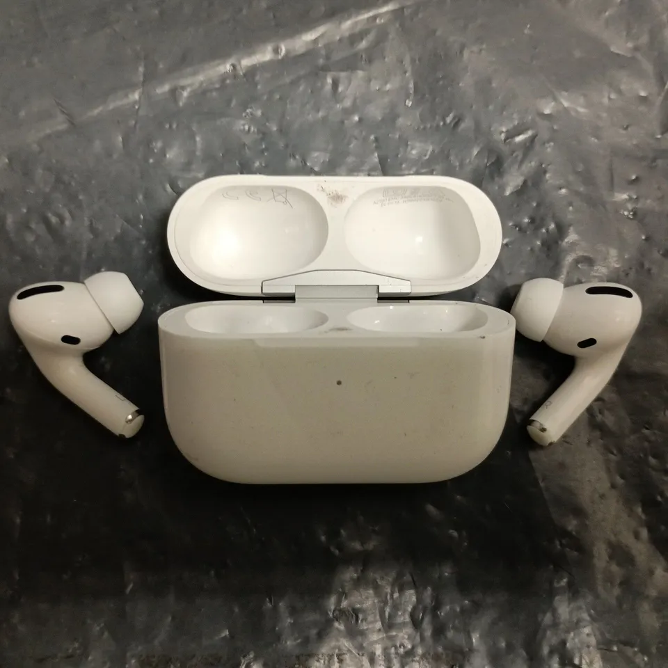 APPLE AIRPODS EARBUDS