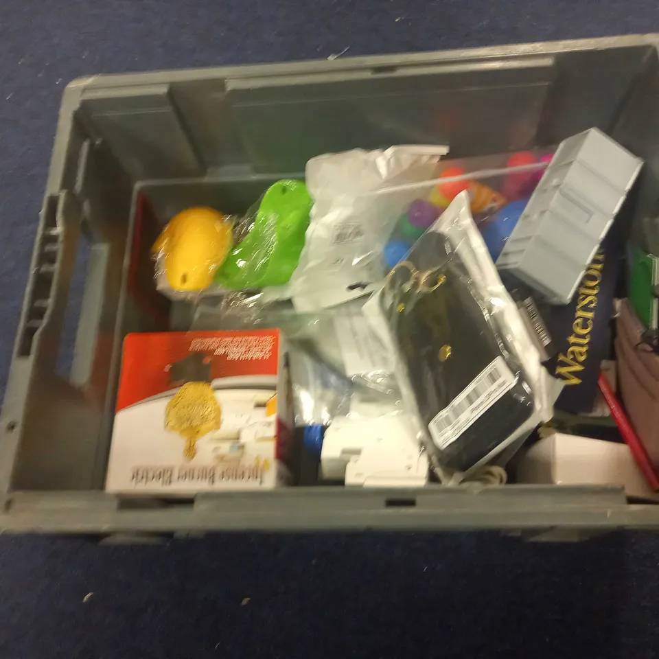 LOT OF ASSORTED HOUSEHOLD GOODS TO INCLUDE DOG LEAD, WINDOW ALERT ALARM, AND ADDRESS LABELS ETC.
