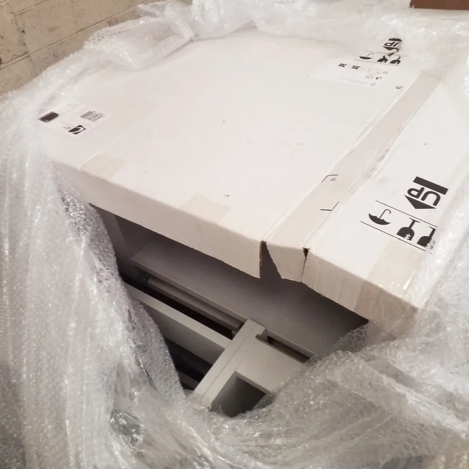PALLET CONTAINING ASSORTED BATHROOM FURNITURE PARTS