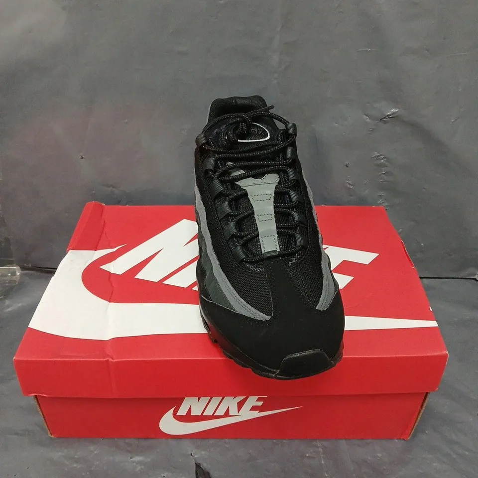 BOXED PAIR OF NIKE AIR MAX 95 TRAINERS - 10.5