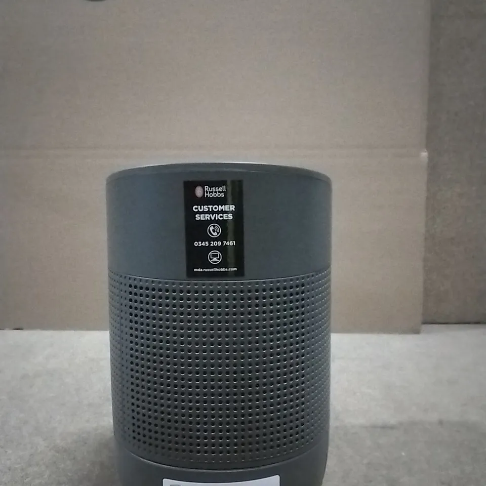 BOXED RUSSELL HOBBS FRESH AIR MINI 600ML DEHUMIDIFIER 