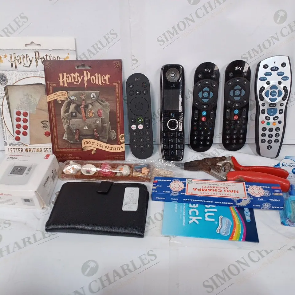 BOX TO CONTAIN APPROX. 25 X ASSORTED HOUSEHOLD PRODUCTS, INCLUDES HARRY POTTER LETTER WRITING AND PATCHES, TV REMOTES, INCENSE ETC