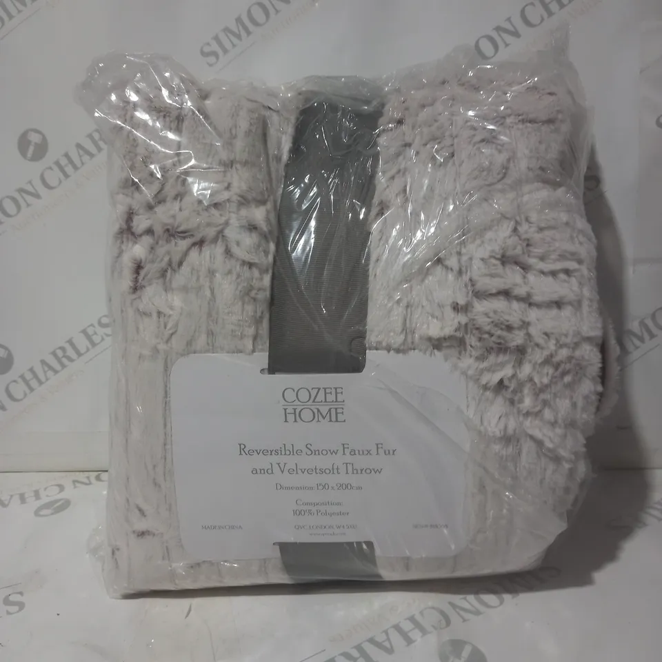 COZEE HOME REVERSIBLE SNOW FAUX FUR AND VELVETSOFT THROW