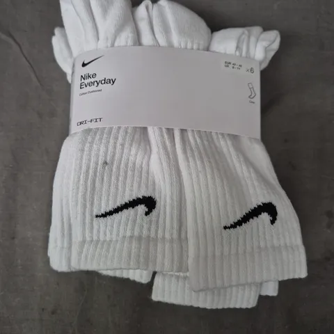 NIKE EVERYDAY DRI-FIT SOCKS IN WHITE (UK 8-11)