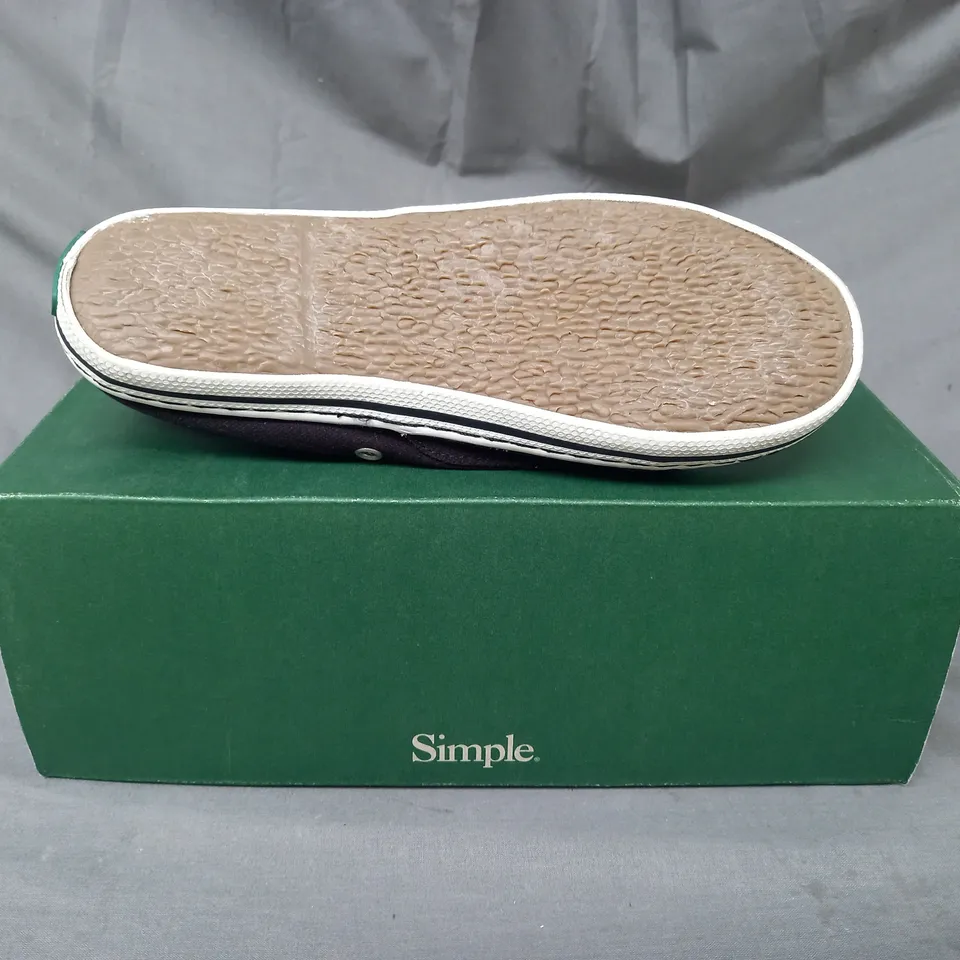 BOXED PAIR OF SIMPLE SATIRE CANVAS SNEAKERS IN BLACK SIZE 4