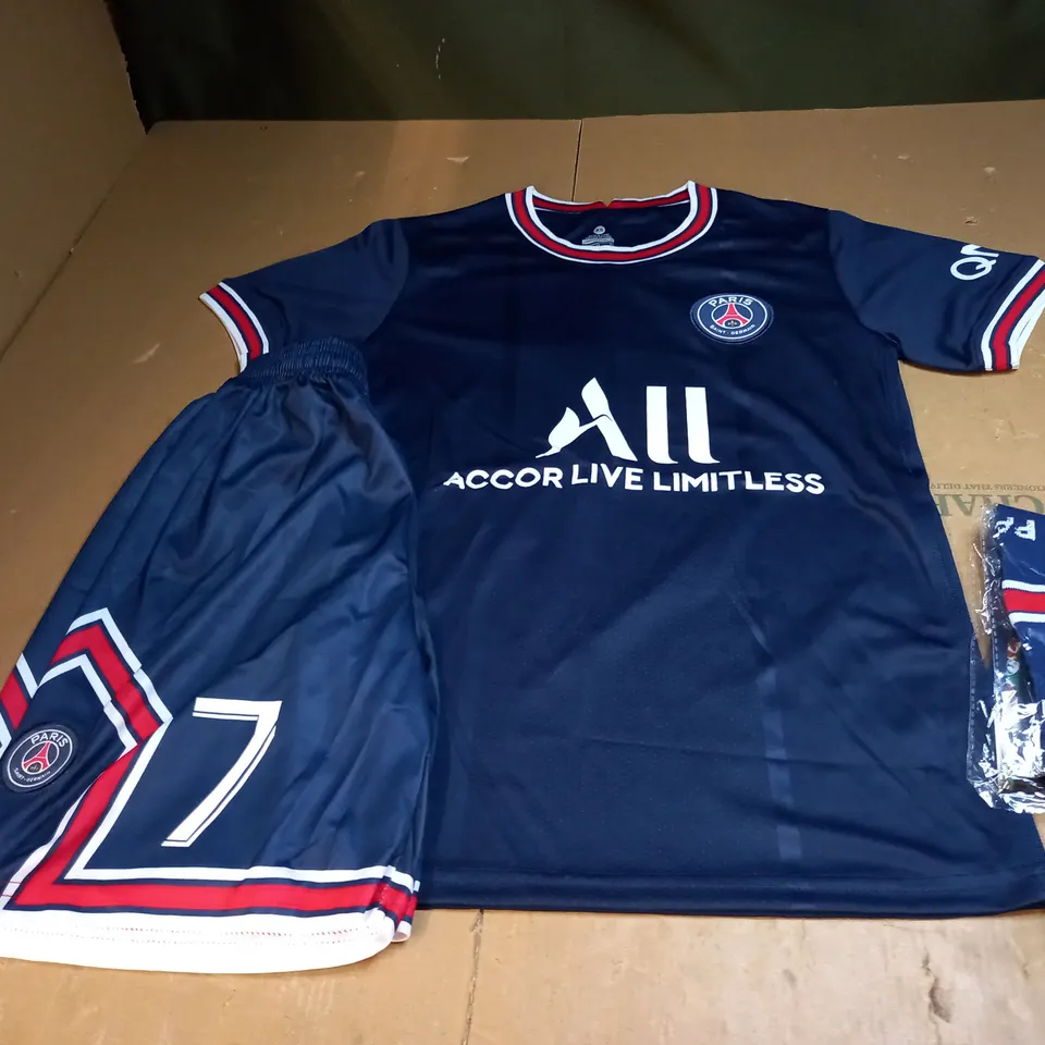 PSG FC FULL HOME KIT WITH MBAPPE 7 ON THE BACK SIZE XS