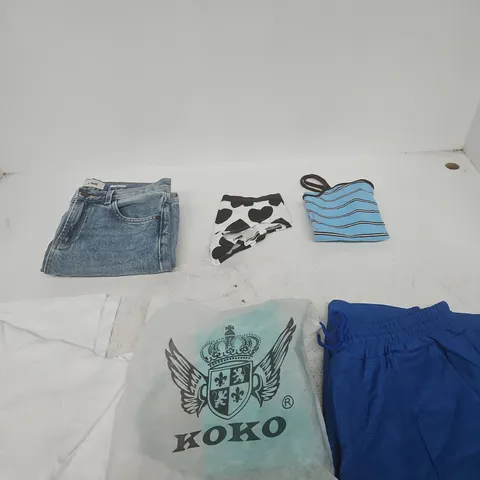 BOX OF APPROXIMATELY 15 ASSORTED CLOTHING ITEMS IN VARIOUS COLOURS, SIZES AND STYLES