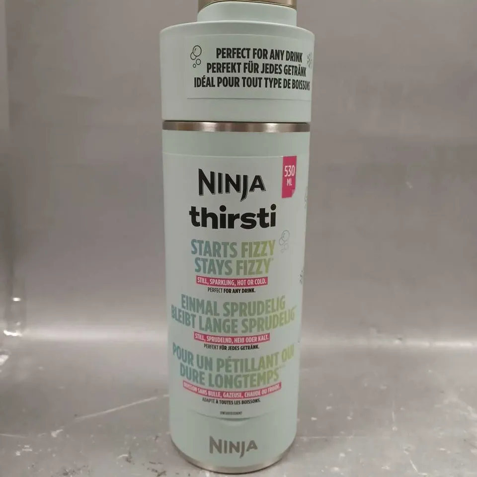 BOXED NINJA THIRSTI FIZZY DRINK CUP 530ML IN PALE BLUE