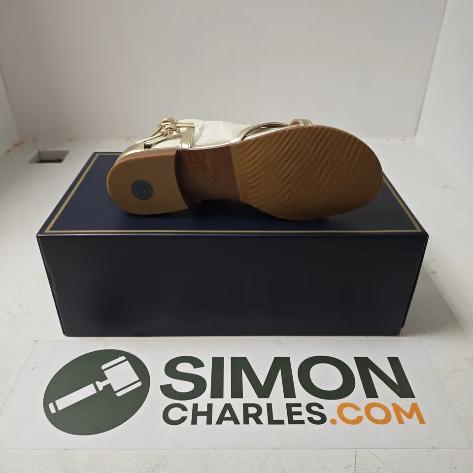 BOXED PAIR OF FAIRFAX & FAVOR WOMENS BRANCASTER SANDALS IN GOLD LEATHER - UK 4