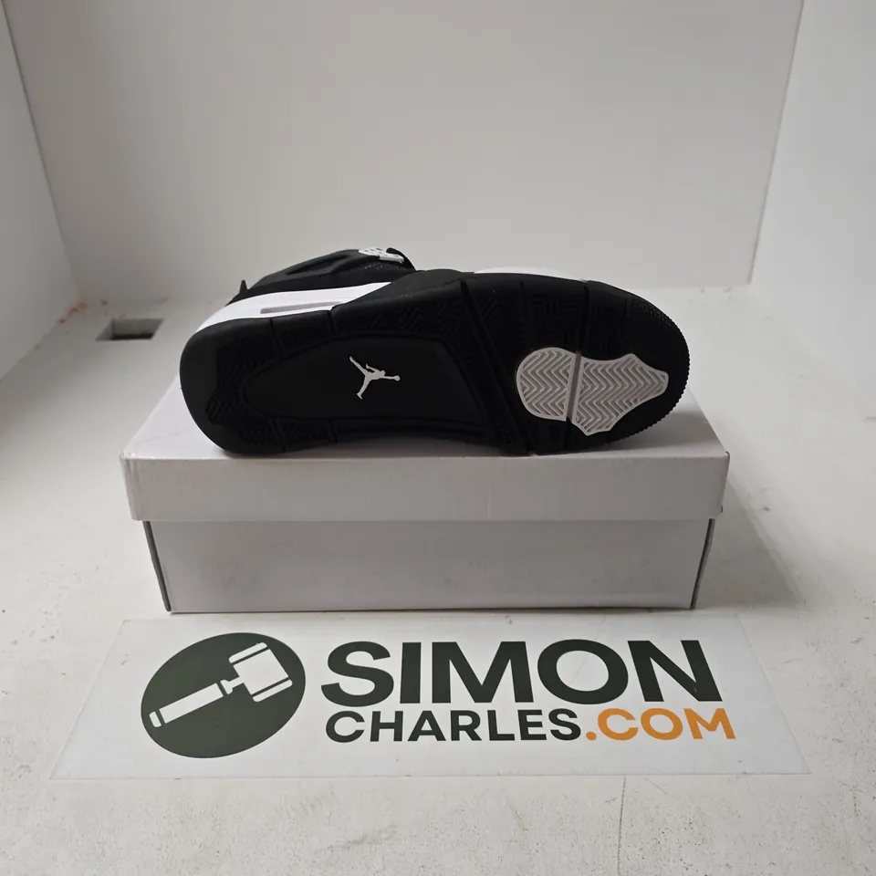 BOXED PAIR OF NIKE AIR JORDAN 4 RETRO TRAINERS IN BLACK - UK 7.5