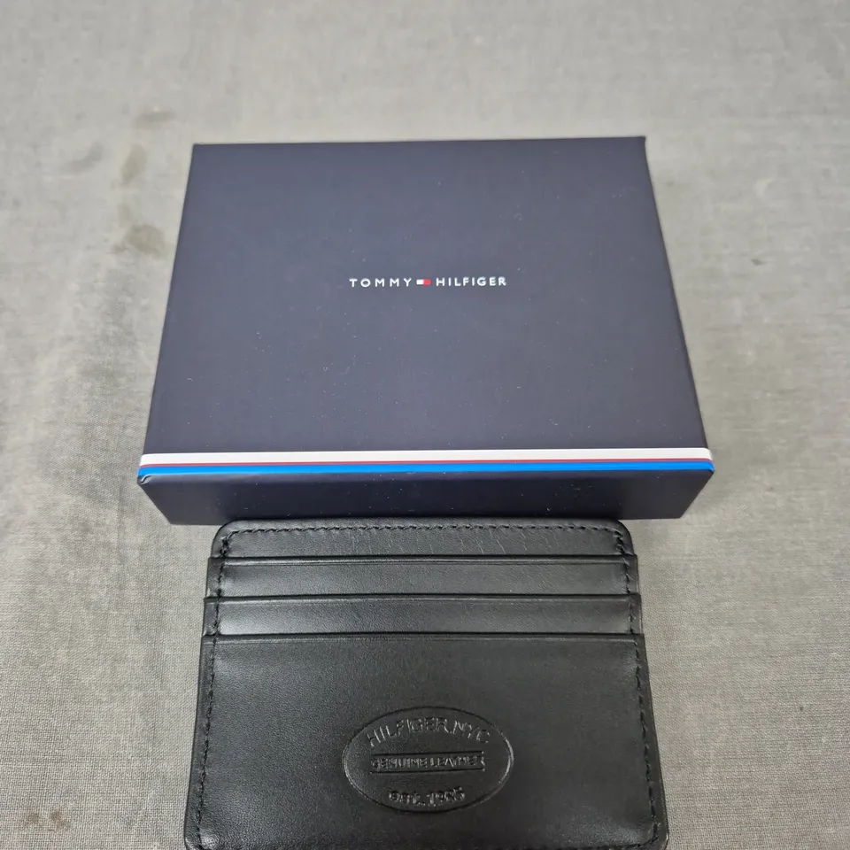 BOXED TOMMY HILFIGER CARD HOLDER