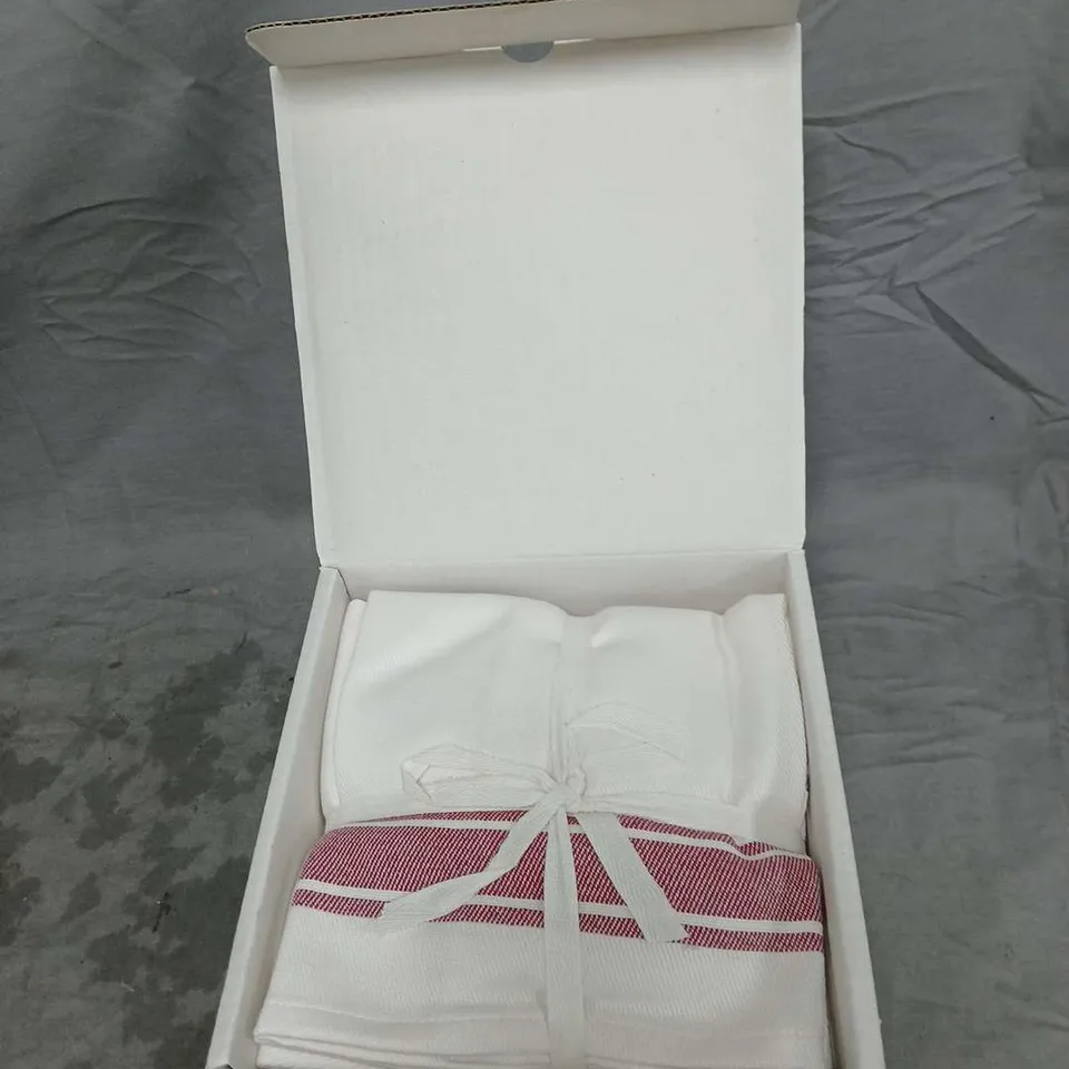 QUANTITY OF 3 TINY BREAK KITCHEN TOWEL SET – 12-PIECE, WHITE WITH RED TRIM