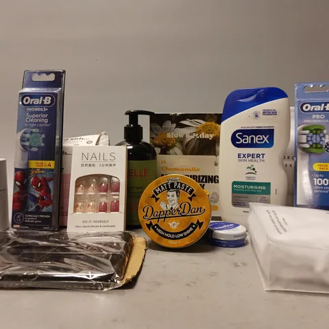 APPROXIMATELY 12 ASSORTED COSMETICS ITEMS TO INCLUDE MIELLE ROSEMARY MINT BLEND STRENTHENING CONDITIONER, DAPPAER DAN MATT PASTE, HANNA SILLITOE BODY CREAM, ETC
