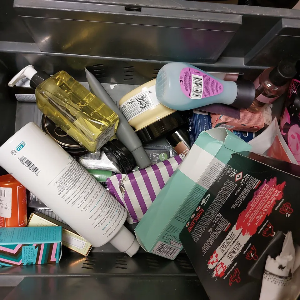 BOX OF APPROX 20 COSMETIC ITEMS TO INCLUDE L`OREAL BLONDIFIER, MATRIX HIGH AMPLIFY, DR. ORGANIC SNAIL GEL
