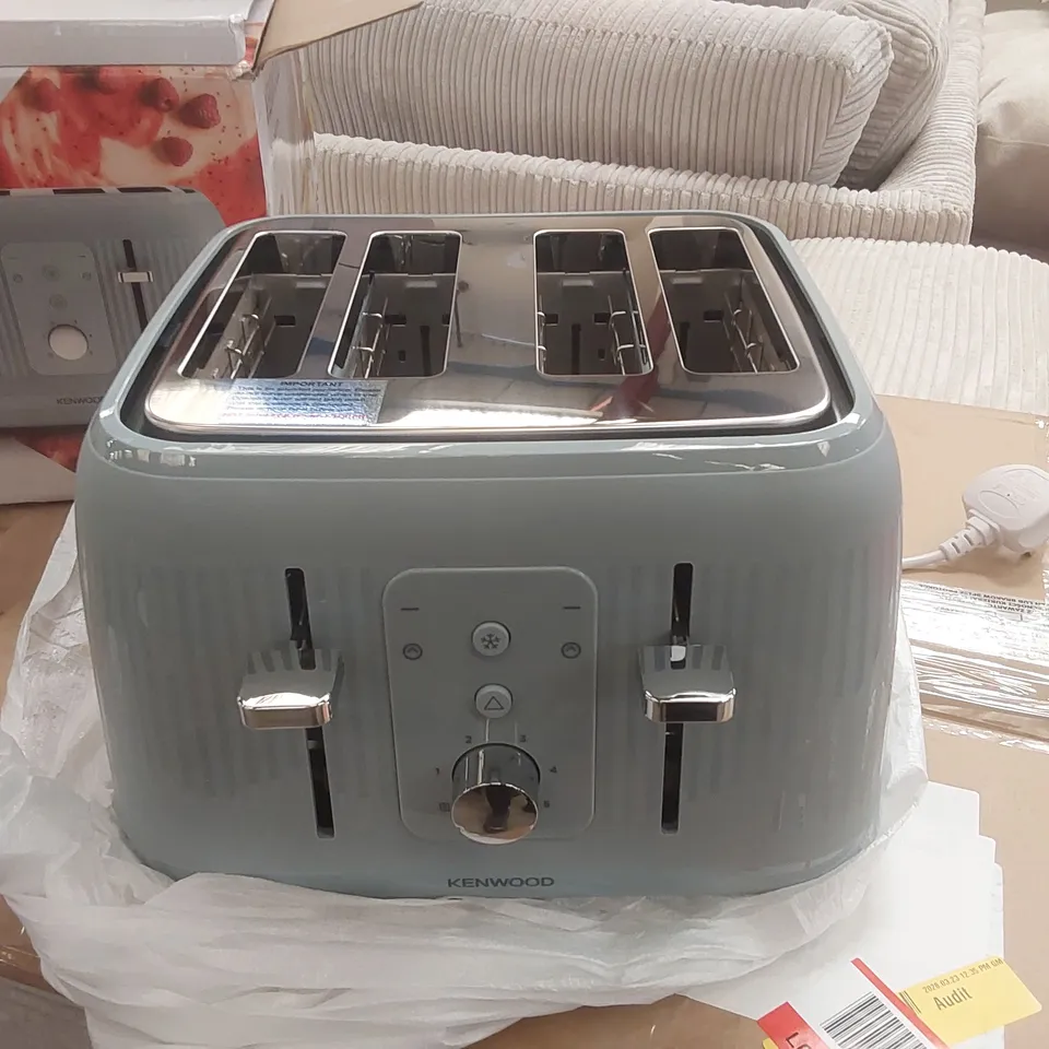 BOXED KENWOOD DAWN 4 SLICE TOASTER 