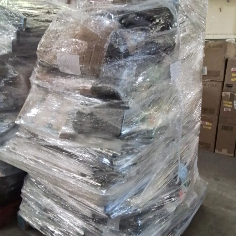 PALLET OF ASSORTED HOUSEHOLD GOODS AND PRODUCTS TO INCLUDE;SUITCASE,HEATED THROW,FOLDING TABLE,DOG BED