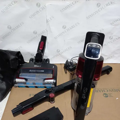 SHARK ANTI HAIR WRAP CORDLESS STICK VACUUM 