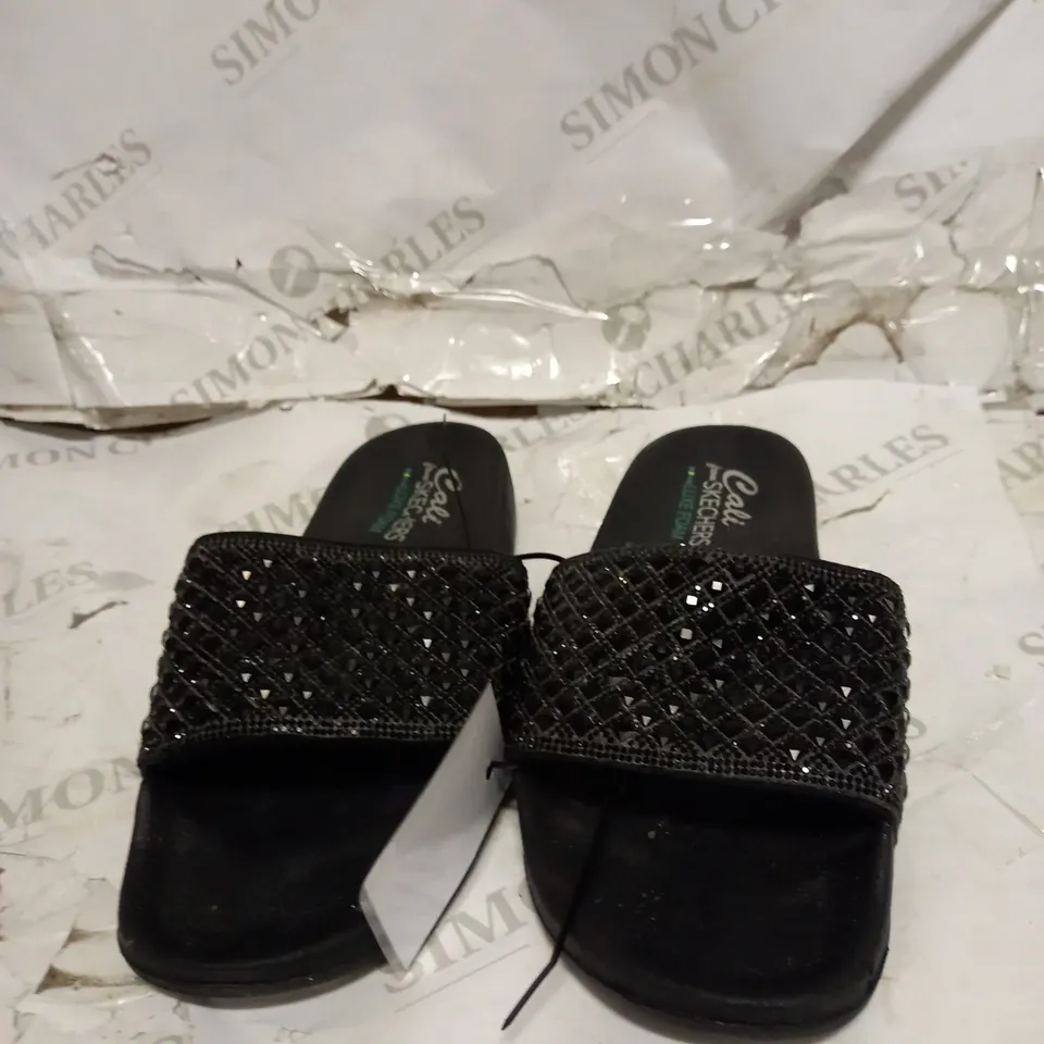 SKECHERS POP UPS SLIDE SANDAL - SIZE UK 5