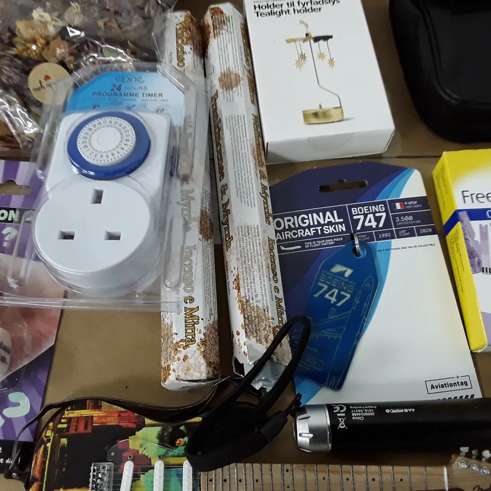 LOT OF ASSORTED HOUSEHOLD ITEMS TO INCLUDE TEALIGHT HOLDER, 7 DAY TIMER AND DECISION DICE