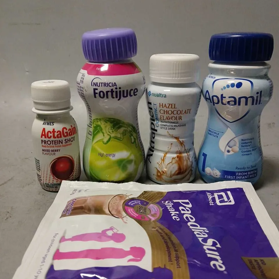 APPROXIMATELY 20 ASSORTED HEALTH DRINKS TO INCLUDE NUTRICA APTAMIL FIRST INFANT MILK (200ml), AYMES ACTAGAIN PROTEIN SHOT MIXED BERRY (60ml), NUALTRA ALTRAPEN COMPACT HAZELNUT (125ml), ETC - COLLECTIO