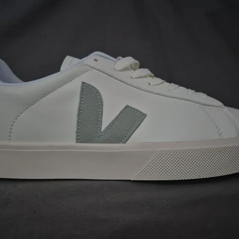 BOXED PAIR OF VEJA ESPLAR LOGO SHOES IN WHITE/SAGE UK SIZE 8