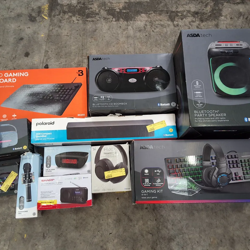 PALLET CONTAINING ASSORTED ELECTRICAL RETURNS INCLUDING GAMING KIT, BLUETOOTH CD BOOMBOX, 25W COMPACT SOUNDBAR, KARAOKE MIC, HEADPHONES & FM ALARM CLOCK