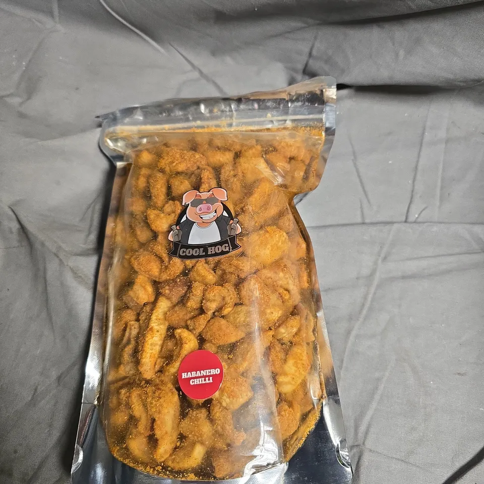 BOX OF APPROXIMATELY 7 ASSORTED FOOD ITEMS INCLUDING COOL HOG SCRATCHINGS AND HEINZ TOMATO KETCHUP